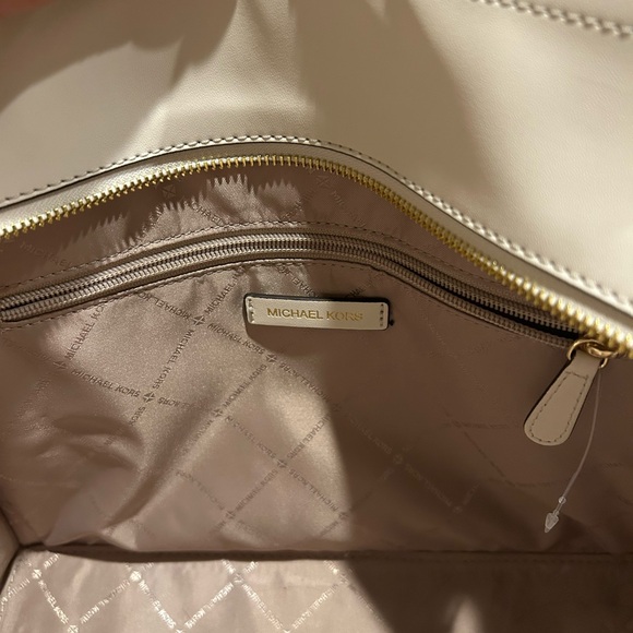 Purse - Picture 3 of 3